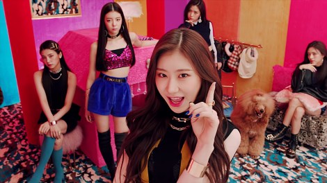 ITZY-Dalla-Dall-MV-Chaeryeong-Marques-Almeida-5