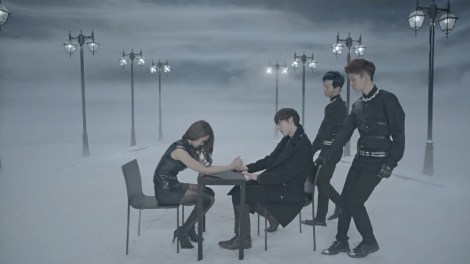 nuest-hello-minhyun-chair-dance1